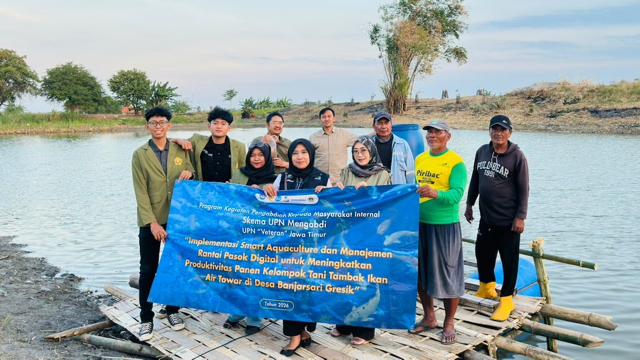 UPN Veteran Jatim Serahkan Alat IoT Smart Aquaculture ke Pokdakan Mandiri di Gresik