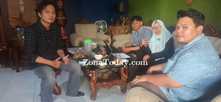 Mhs Fasilkom UPN Jatim Dukung Transformasi Digital UMKM Arara Art melalui Program Bridgepreneur