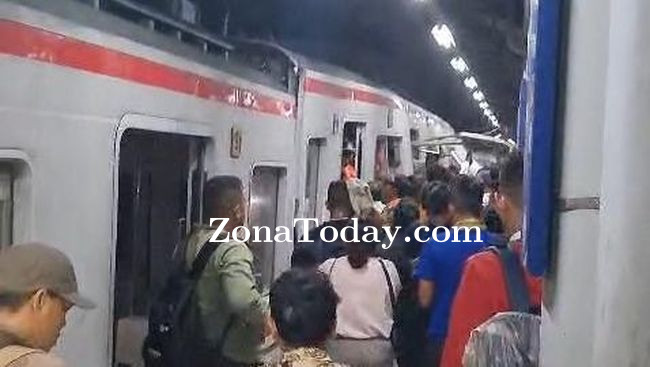 Kecelakaan Kereta di Stasiun Bekasi Timur Jadi Sorotan, Penumpang Sempat Panik
